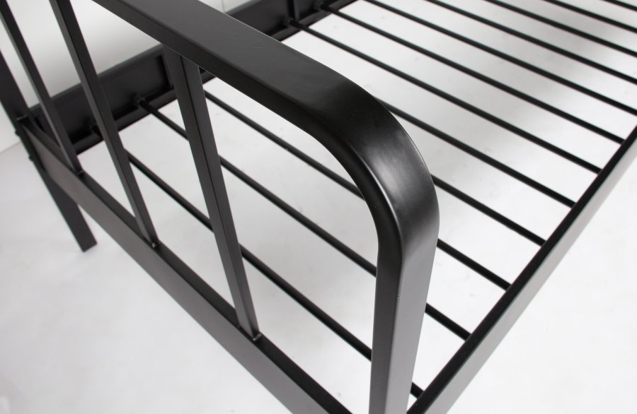 WOOOD Mees juniorsengeramme, med lamellbunn - sort stl (200x90)