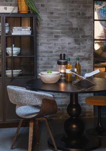 WOOOD Collection vitrineskap, m. 2 drer og 4 hyller - glass og sort jern