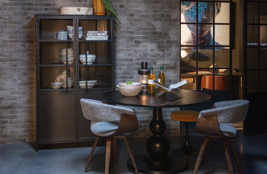 WOOOD Collection vitrineskap, m. 2 drer og 4 hyller - glass og sort jern