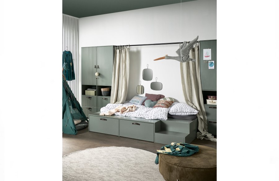 VTWONEN Scenegarderobe for barn, m. 2 drer, hyller og 4 skuffer - grnnspetonet furu