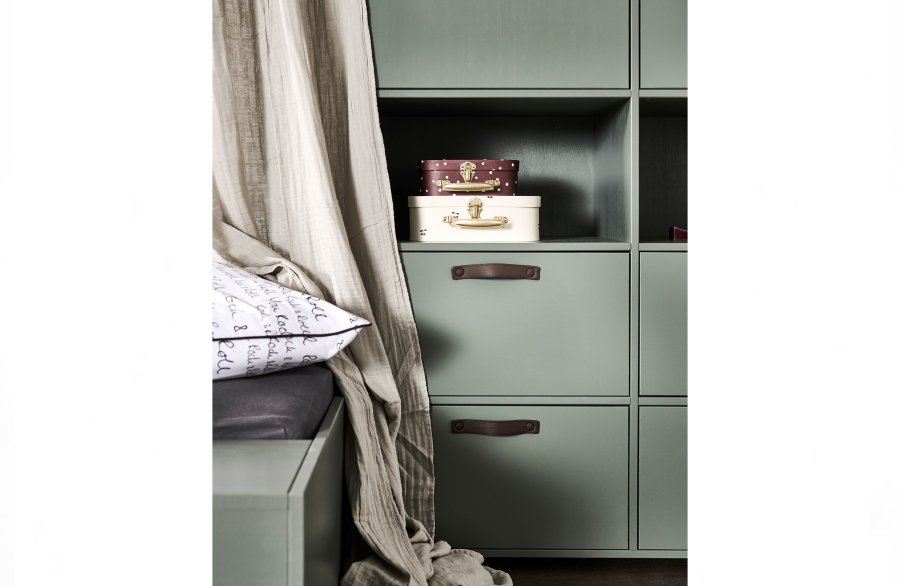 VTWONEN Scenegarderobe for barn, m. 2 drer, hyller og 4 skuffer - grnnspetonet furu