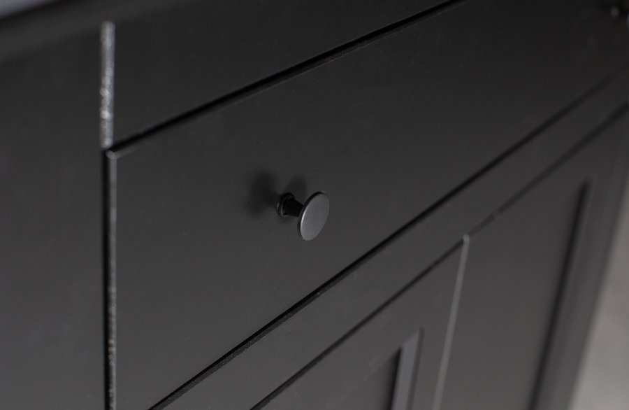 WOOOD Eva-skap, m. 2 drer, 1 skuff og 2 hyller - sort furu