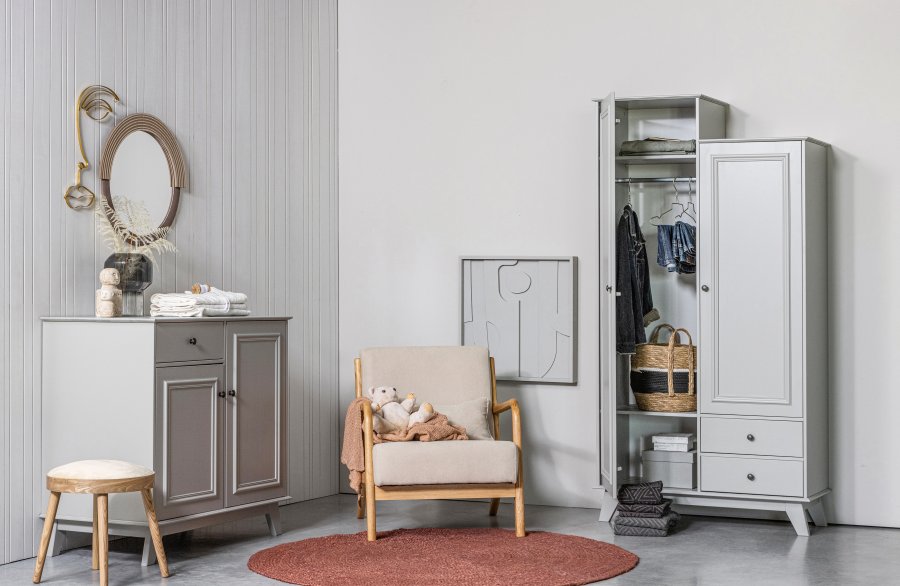 WOOOD Lily skap, m. 2 drer, 1 skuff og to hyller - varm gr furu