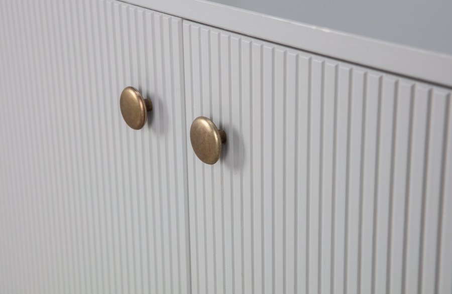 TRE Madu skjenk, m. 4 drer og 2 hyller - skygr furu og metall