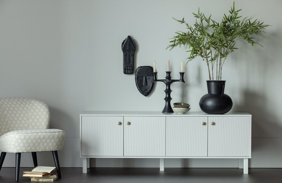 WOOOD Madu TV-bord, m. 4 drer og 2 hyller - skygr furu og metall (160x46)