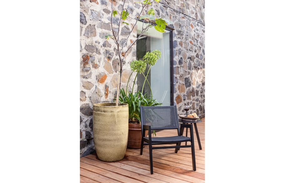 WOOOD Pem hagestol, med armlener - sort aluminium 