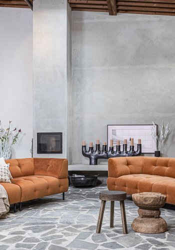 WOOOD EKSKLUSIV Lloyd 4-seters sofa - kanelvasket flyel og svart metall