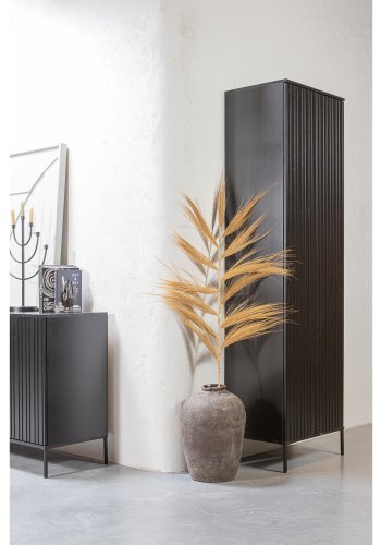 WOOOD EXCLUSIVE Nytt Gravure-skp, w. 2 tryck för att öppna dörrar och 1 lda - svart furu och svart metall