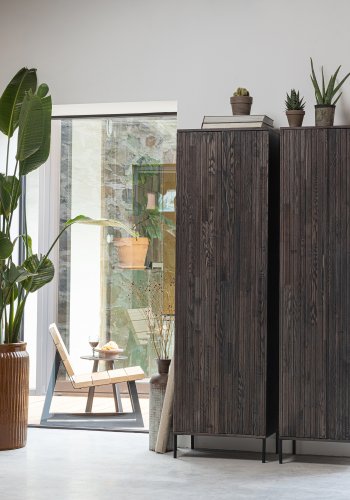 WOOOD EKSKLUSIV Nytt gravure skap, m. 2 trykk for  pne drer, 1 skuff - espresso askefiner/svart metall