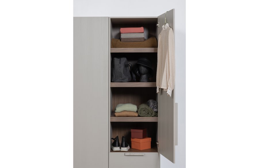 WOOOD Ren garderobe, m. 1 dr, 3 hyller og 3 skuffer - steingr valntt finish