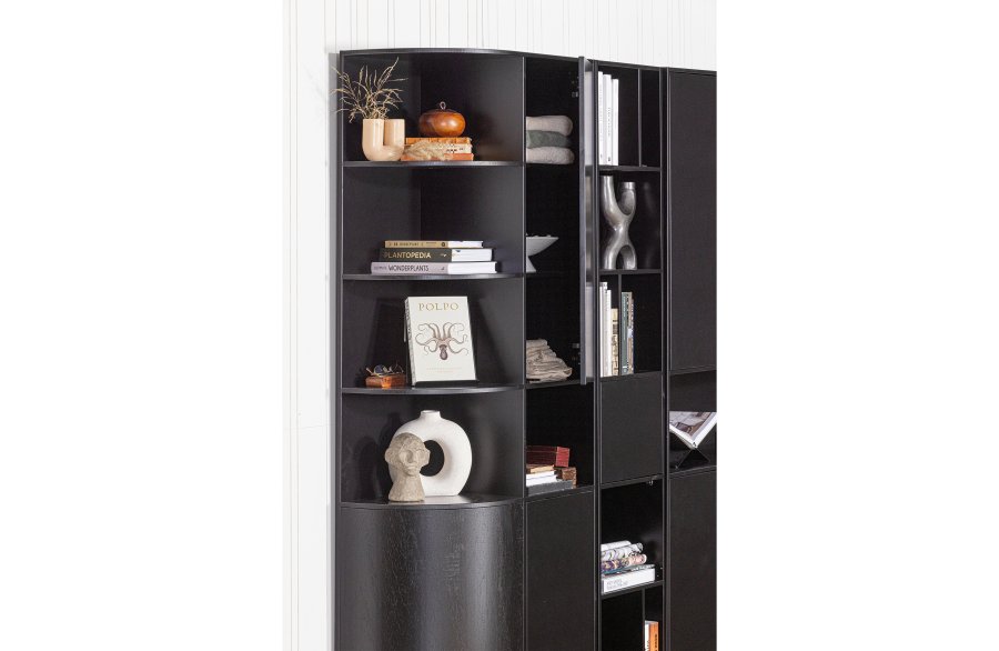 WOOOD EXCLUSIVE Fincaskap, pent, m. 1 trykk for  pne dr og hyller - svart furu