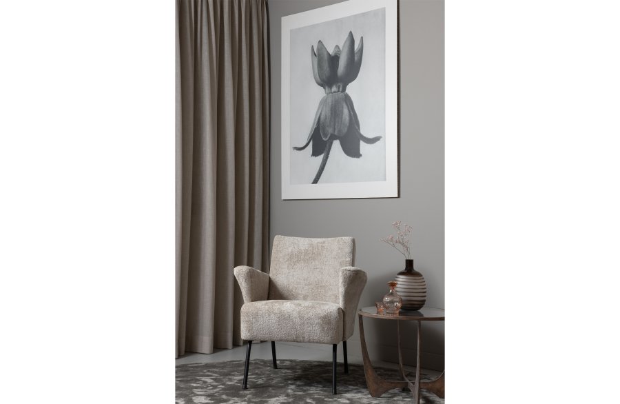 WOOOD Muse lenestol, med armlener - naturlig polyester og sort metall