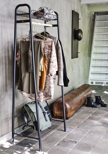 TRE Jovi klesstativ, m. 1 opphengsstang i tre og 2 trdhyller - svart metall