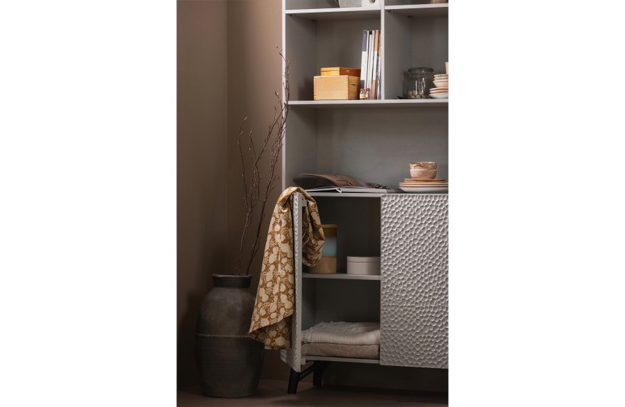 WOOOD Carved reol, m. 2 lger og 6 hylder - tgegr mangotr og fyrretr(H:200cm x90cm x 37cm)