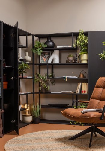 WOOOD Jouke svingstol, med armlener - cognac PU og sort metall