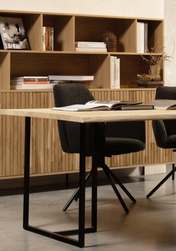 WOOOD EKSKLUSIV Nytt gravure skap, m. 4 trykk for  pne drer og hyller - naturlig eikefiner og svart metall