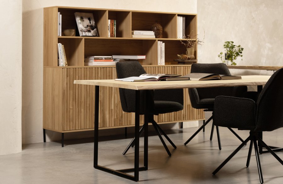 WOOOD EKSKLUSIV Nytt gravure skap, m. 4 trykk for  pne drer og hyller - naturlig eikefiner og svart metall