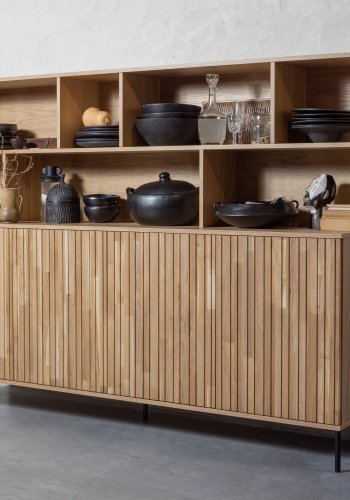 WOOOD EKSKLUSIV Nytt gravure skap, m. 4 trykk for  pne drer og hyller - naturlig eikefiner og svart metall