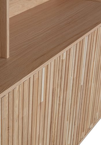 WOOOD EKSKLUSIV Nytt gravure skap, m. 4 trykk for  pne drer og hyller - naturlig eikefiner og svart metall