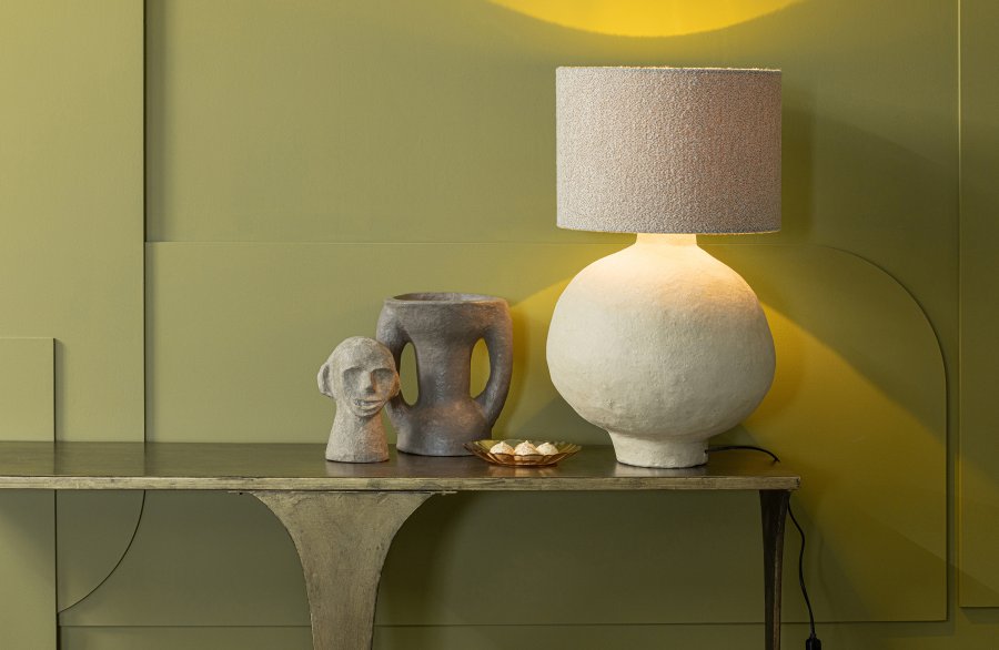 Tischlampe der WOOOD Collection, handgeformt – natürliches Pappmaché (H:53)