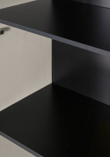 WOOOD Silas garderobeskap, 2 drer, 3 hyller, 1 skuff - stv (gr/sand) brstet furu og metall