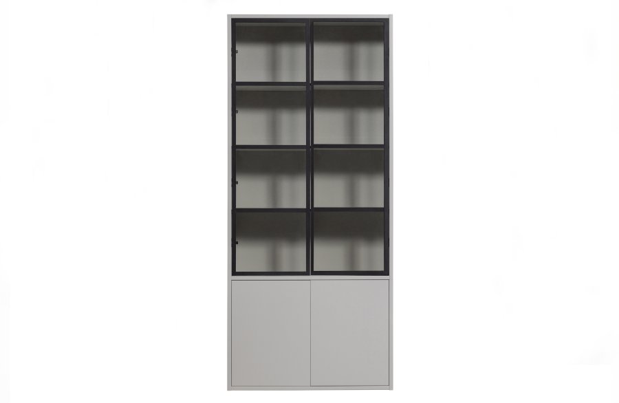 VTWONEN Basic vitrineskap, m. 4 trykk for  pne drer, 5 hyller - glass, svart metall og tkegr furu