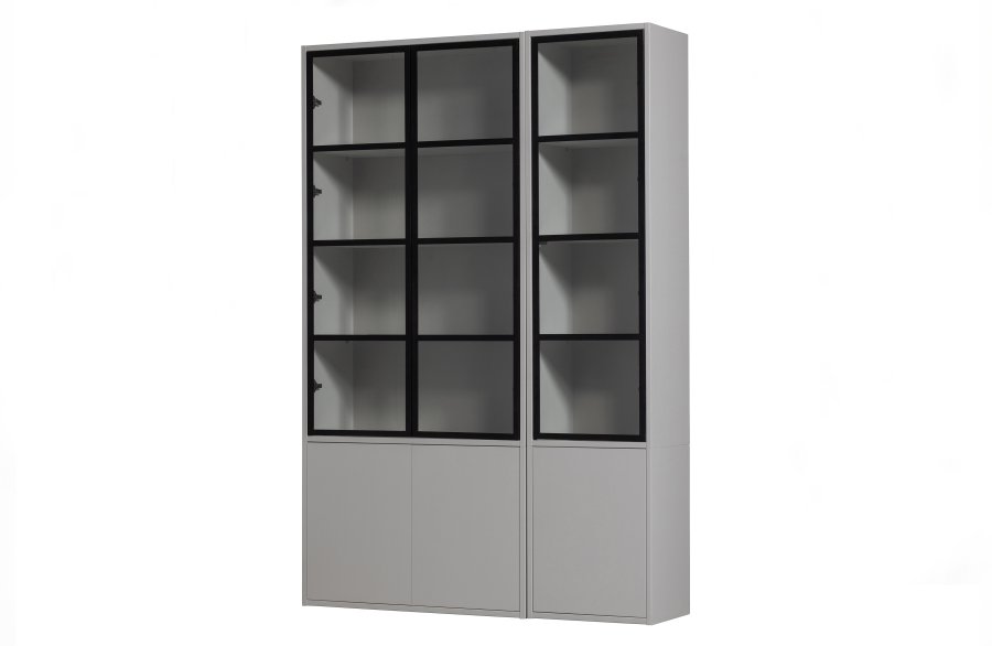 VTWONEN Basic vitrineskap, m. 4 trykk for  pne drer, 5 hyller - glass, svart metall og tkegr furu