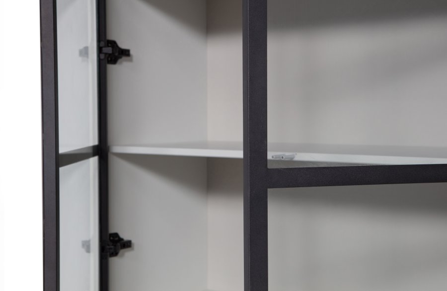 VTWONEN Basic vitrineskap, m. 4 trykk for  pne drer, 5 hyller - glass, svart metall og tkegr furu