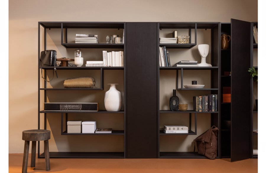 TRE Teun skap, m. 1 trykk for  pne dr og 4 hyller - svart furu