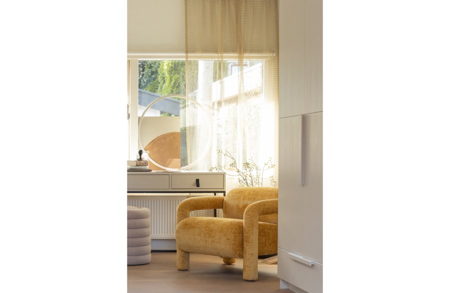 WOOOD EKSKLUSIV Lenny lenestol, m. armlener - gull/gul grov tekstur flyels polyester