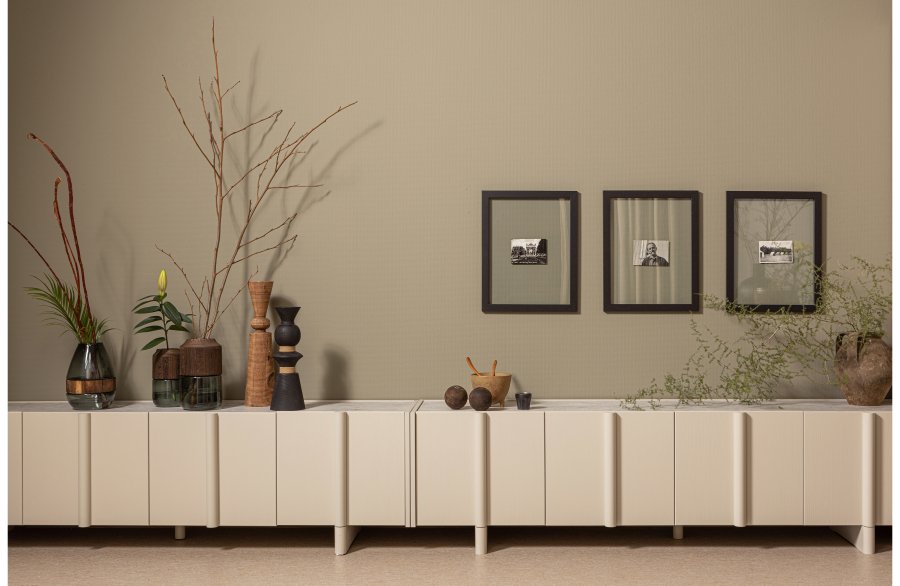 WOOOD EKSKLUSIVT Basu TV-bord, m. 3 drer og 2 hyller - dust furu (200x46)