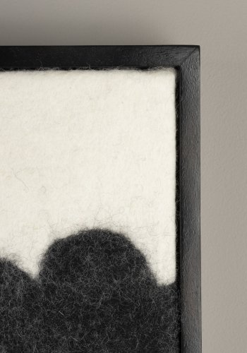 DUTCHBONE Samudra veggdekorasjon, rektangulr - svart ull og mangotre (94x56)