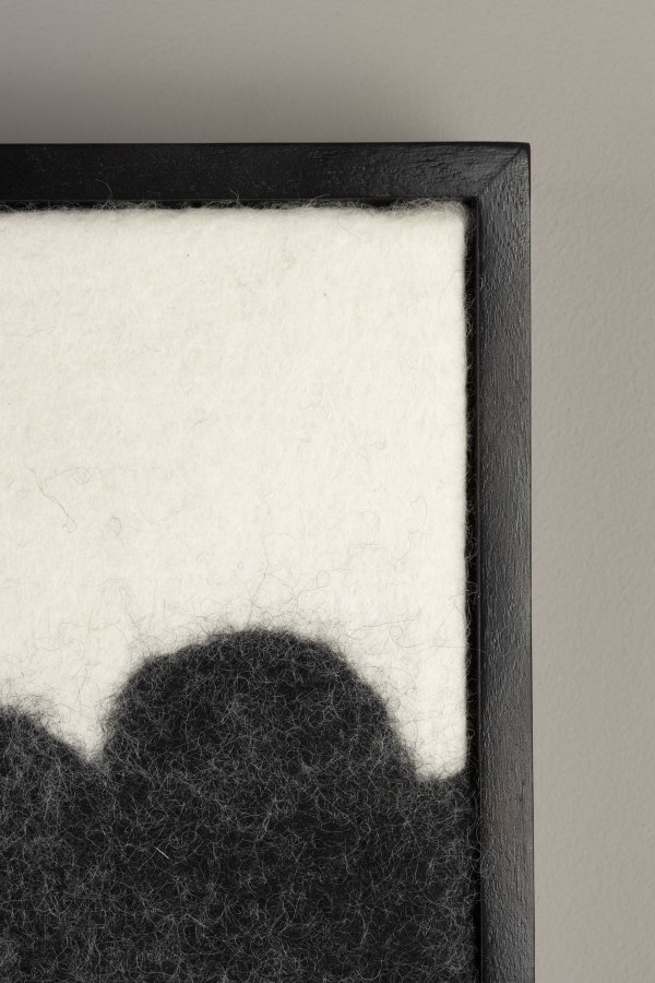 DUTCHBONE Samudra veggdekorasjon, rektangulr - svart ull og mangotre (94x56)