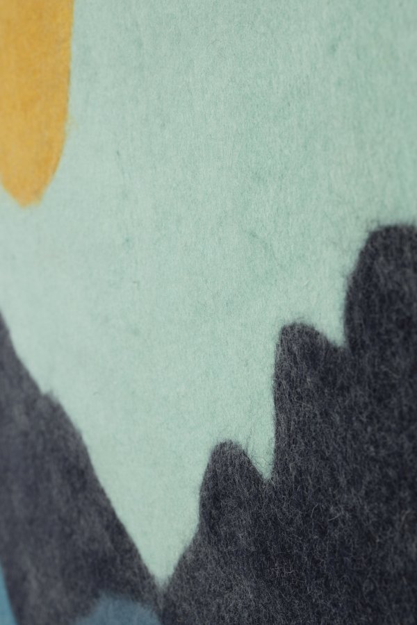 DUTCHBONE Gandhi veggdekorasjon, rektangulr - bl/flerfarget ull og mangotre (100x70)