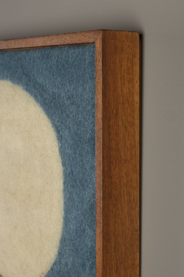 DUTCHBONE Chandra Wanddekoration, quadratisch – blau/mehrfarbige Wolle und Mangoholz (74 x 74)