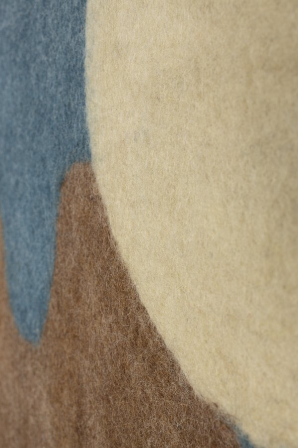 DUTCHBONE Chandra Wanddekoration, quadratisch – blau/mehrfarbige Wolle und Mangoholz (74 x 74)