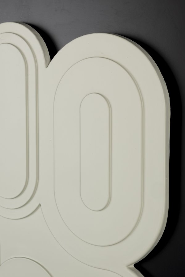 ZUIVER August veggdekorasjon 3D, rektangulr - hvit gips og svart treramme (64x52)