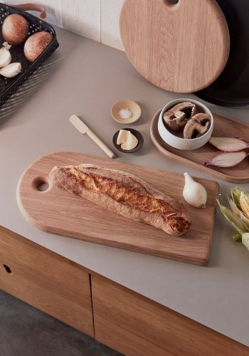 OYOY LIVING Yumi skjrebrett - Naturlig eik