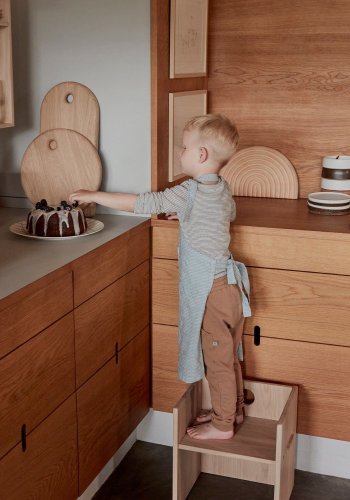 OYOY LIVING Yumi skjrebrett - Naturlig eik