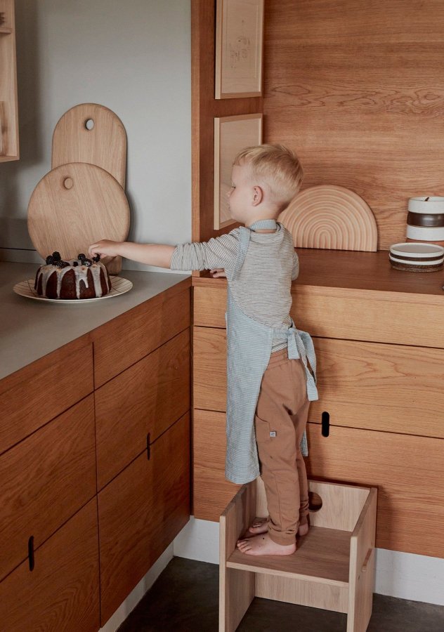 OYOY LIVING Yumi skjrebrett - Rund - Naturlig eik