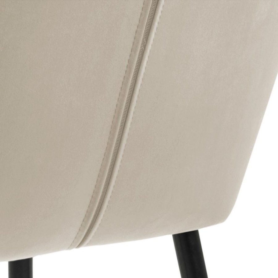 ACT NORDIC Emilia Sessel, mit Armlehnen – Sandpolyester und schwarzes Metall