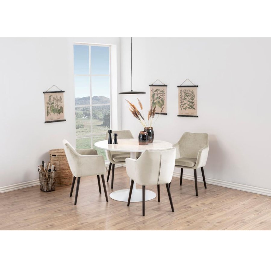 ACT NORDIC Emilia Sessel, mit Armlehnen – Sandpolyester und schwarzes Metall