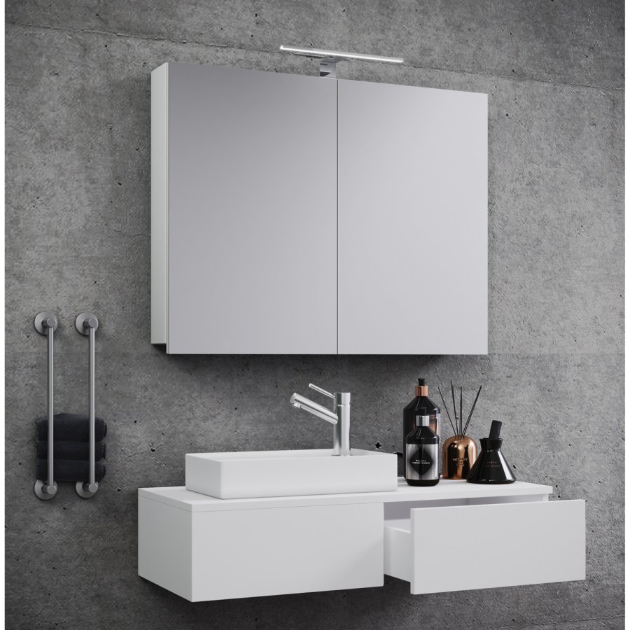 Gudas baderomsmbelsett - speilglass, keramikk og hvit melamin