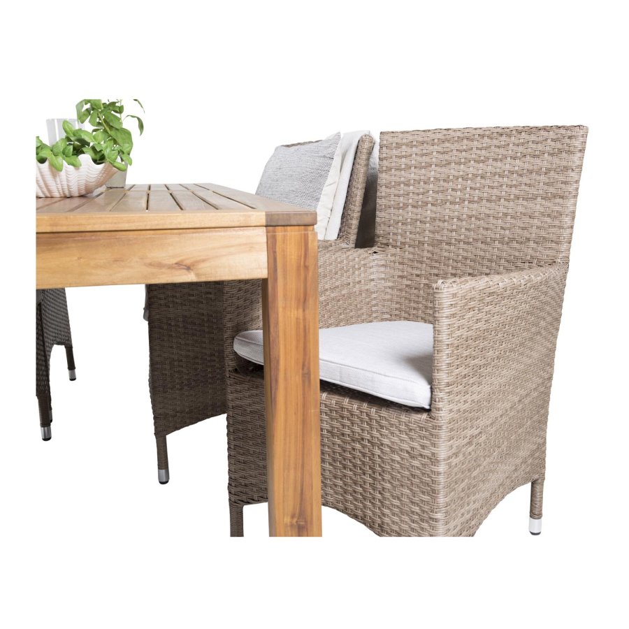 VENTURE DESIGN Malin hagestol med armlener og naturlig stoffpute - naturlig rotting og aluminium
