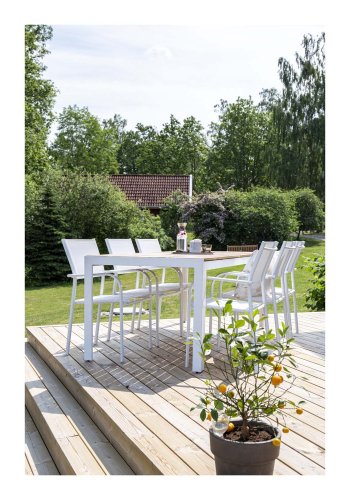 VENTURE DESIGN Santorini hagestol med armlener - hvitt stoff og aluminium