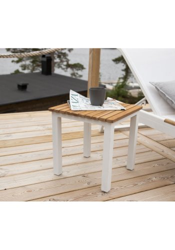 VENTURE DESIGN kvadratisk Mexico utendrs sidebord - naturlig teak og hvit aluminium (40x40)