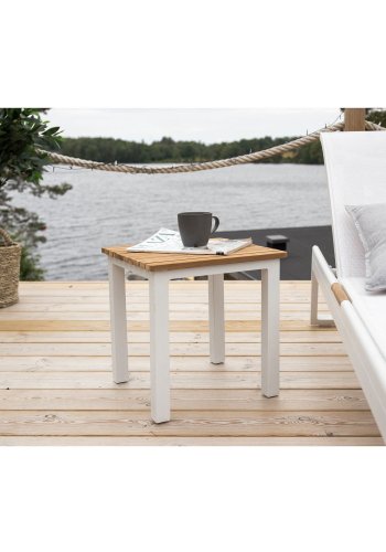 VENTURE DESIGN kvadratisk Mexico utendrs sidebord - naturlig teak og hvit aluminium (40x40)