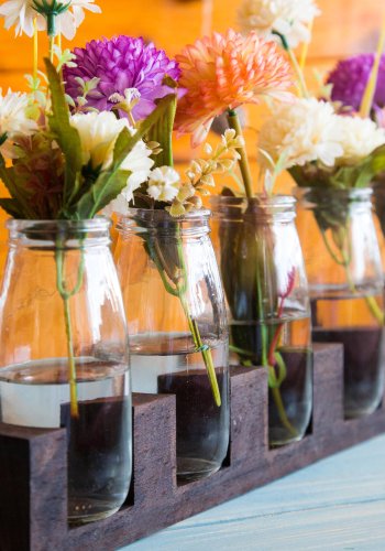 NORDVÄRK UP00533 vase - 5 glassflasker og brunt tre