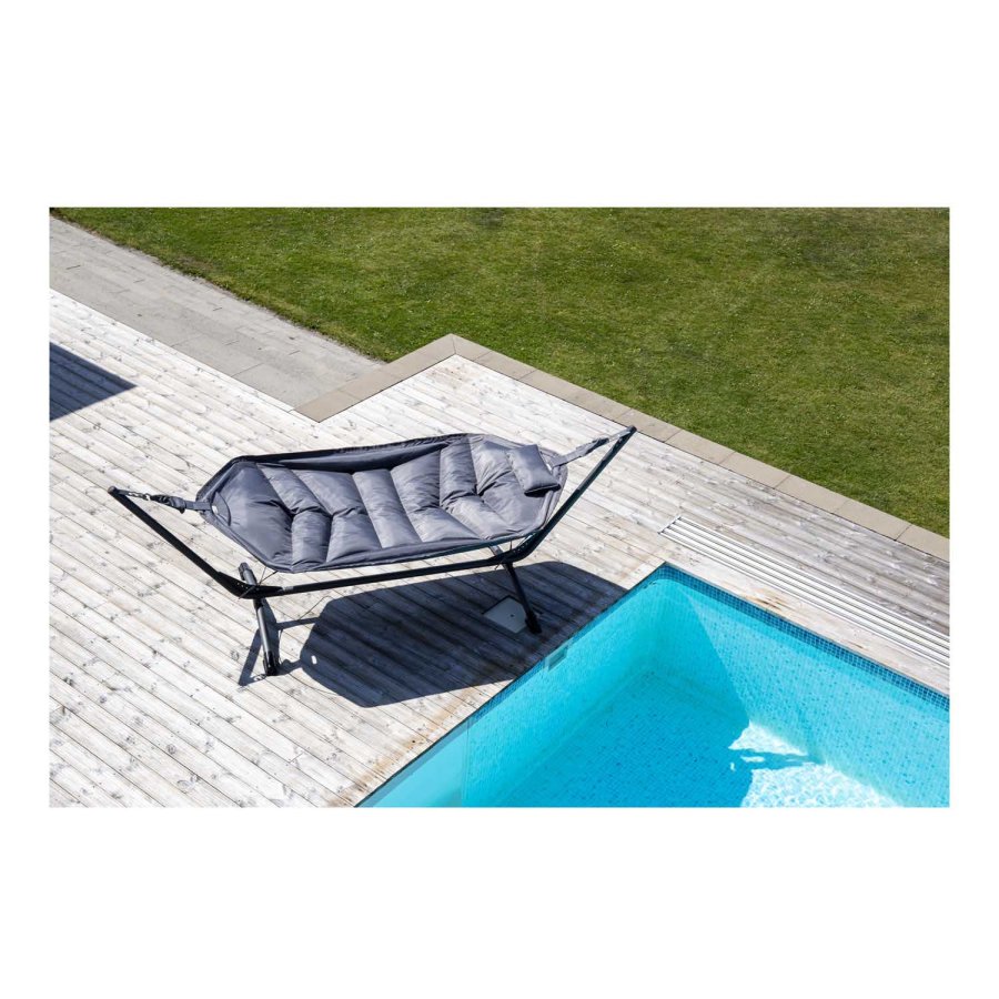 VENTURE DESIGN Niño utendrs hengekye - svart stoff, stl og plast 