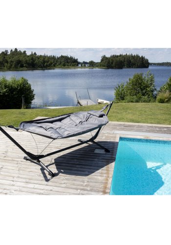 VENTURE DESIGN Niño utendrs hengekye - svart stoff, stl og plast 